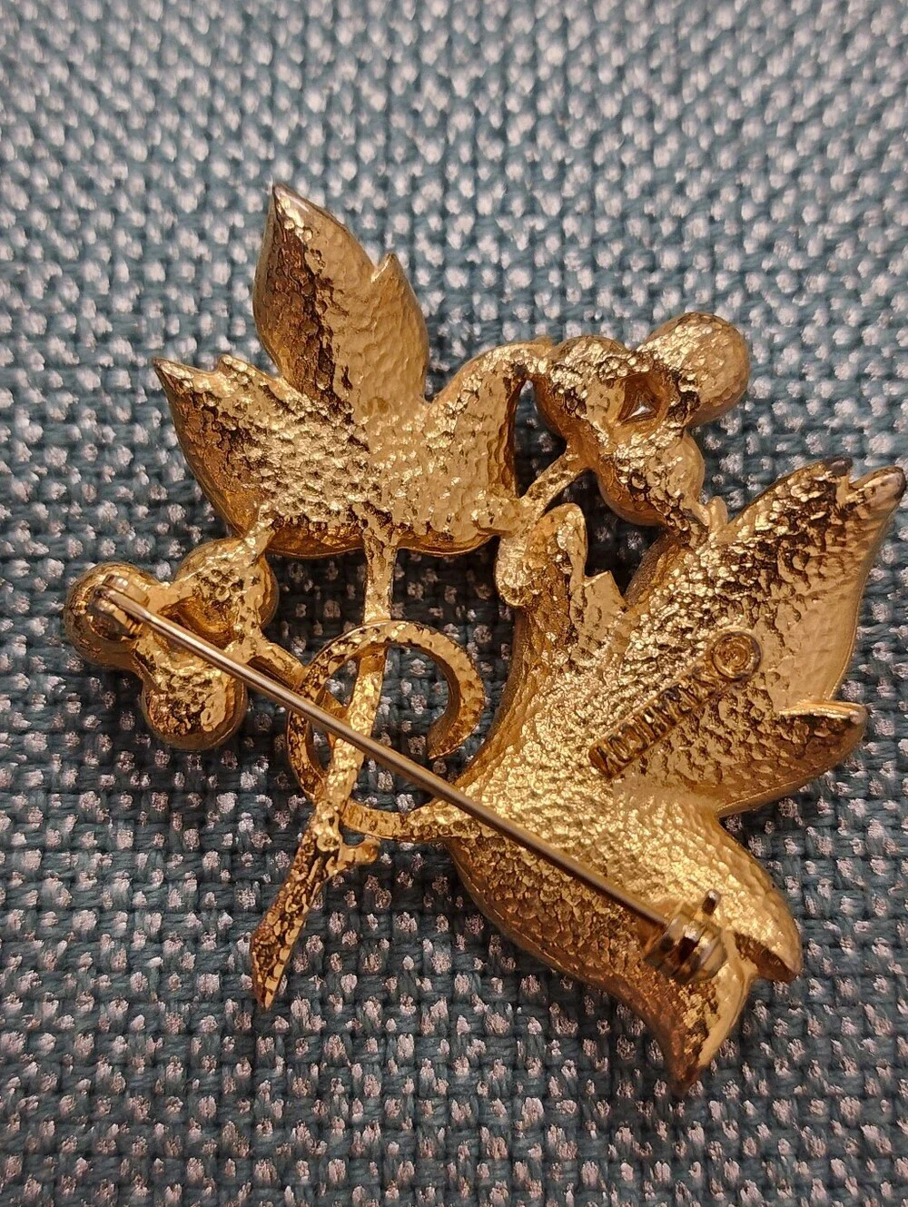 Vintage Signed Sarah Coventry Placid Beauty Brooch